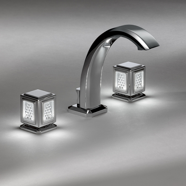 THG Métropolis cristal clair Смеситель для раковины на 3 отверстия, ручки с подсветкой, с донным клапаном, цвет: хром