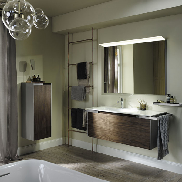 Burgbad Yso Комплект подвесной мебели 128x49x45 см, с прямоугольным  керамической раковиной слева, с  2-мя полотенцедержателями, цвет: светло-серый глянцевый/фасада коньячный орех