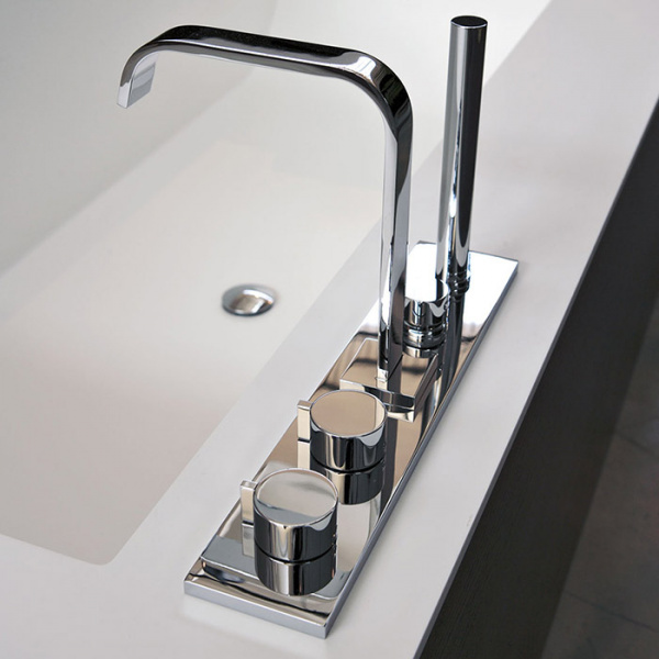 Antonio Lupi Bikappa Смеситель на борт ванны, на 5 отв., излив: 215мм, цвет: хром