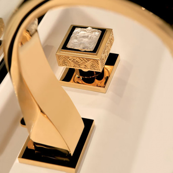 THG Masque de Femme metal grave Смеситель для раковины, 3 отв., цвет: золото