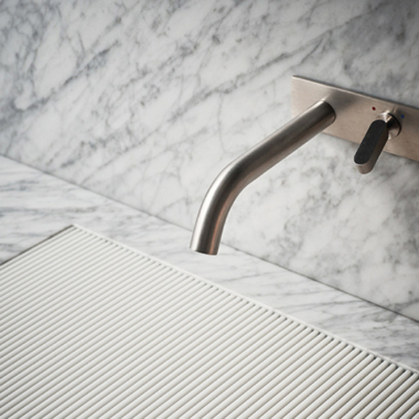 Agape Square Смеситель для раковины встроенный, однорычажный, излив: 25cм, цвет: полированная сталь