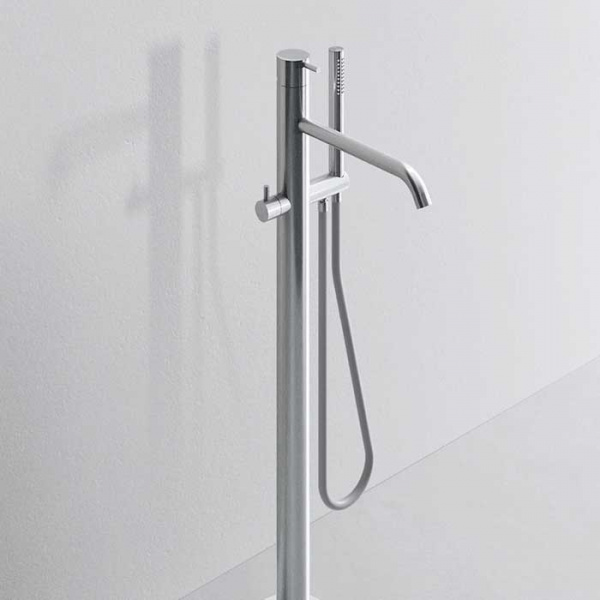 NOORTH milldue edition Смеситель для ванны, напольный, с ручным душем, цвет: полированная сталь