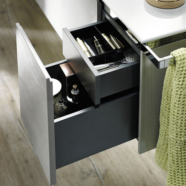 Burgbad Yso Комплект подвесной мебели 128x49x45 см с керамическим умывальником, 2-мя полотенцедержателями, цвет: светло-серый глянцевый