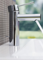 Смеситель для раковины Grohe Essence 32898001