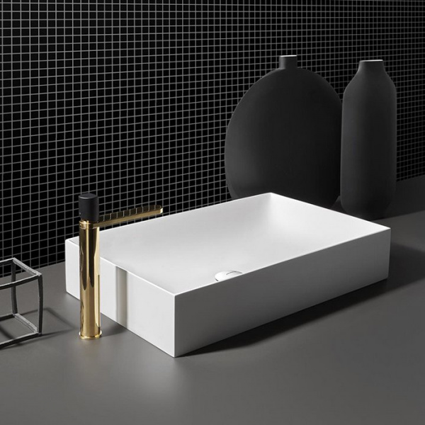 ANTONIO LUPI INDIGO Смеситель для раковины на 1 отверстие, однорычажный, высота 285 мм., ручка черная матовая, отделка: полированная натуральная латунь